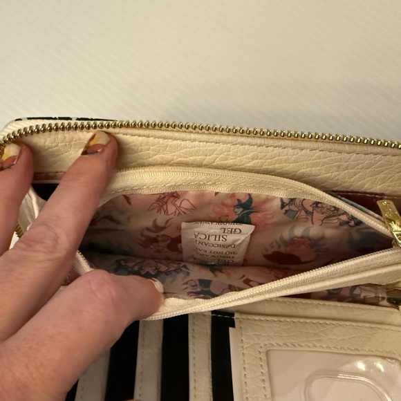 Loungefly Disney Villains Pastel Flames Zip Around Wallet NWT - Picture 6 of 7